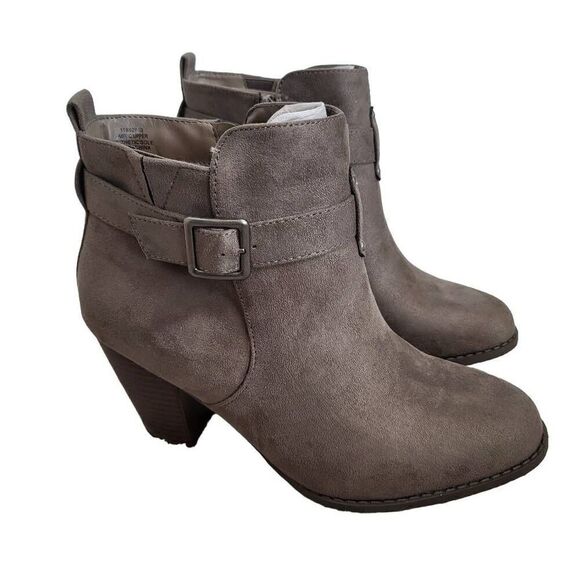 New Torrid Faux Suede Buckle Taupe Ankle Boot Size 10W - Picture 3 of 14